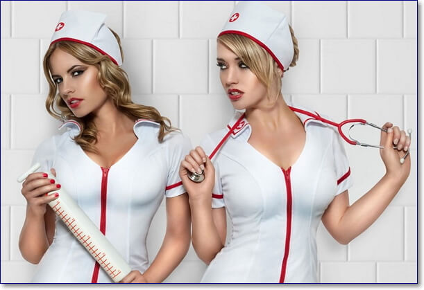 Медсестры лесбиянки расслабляются после ночного дежурства